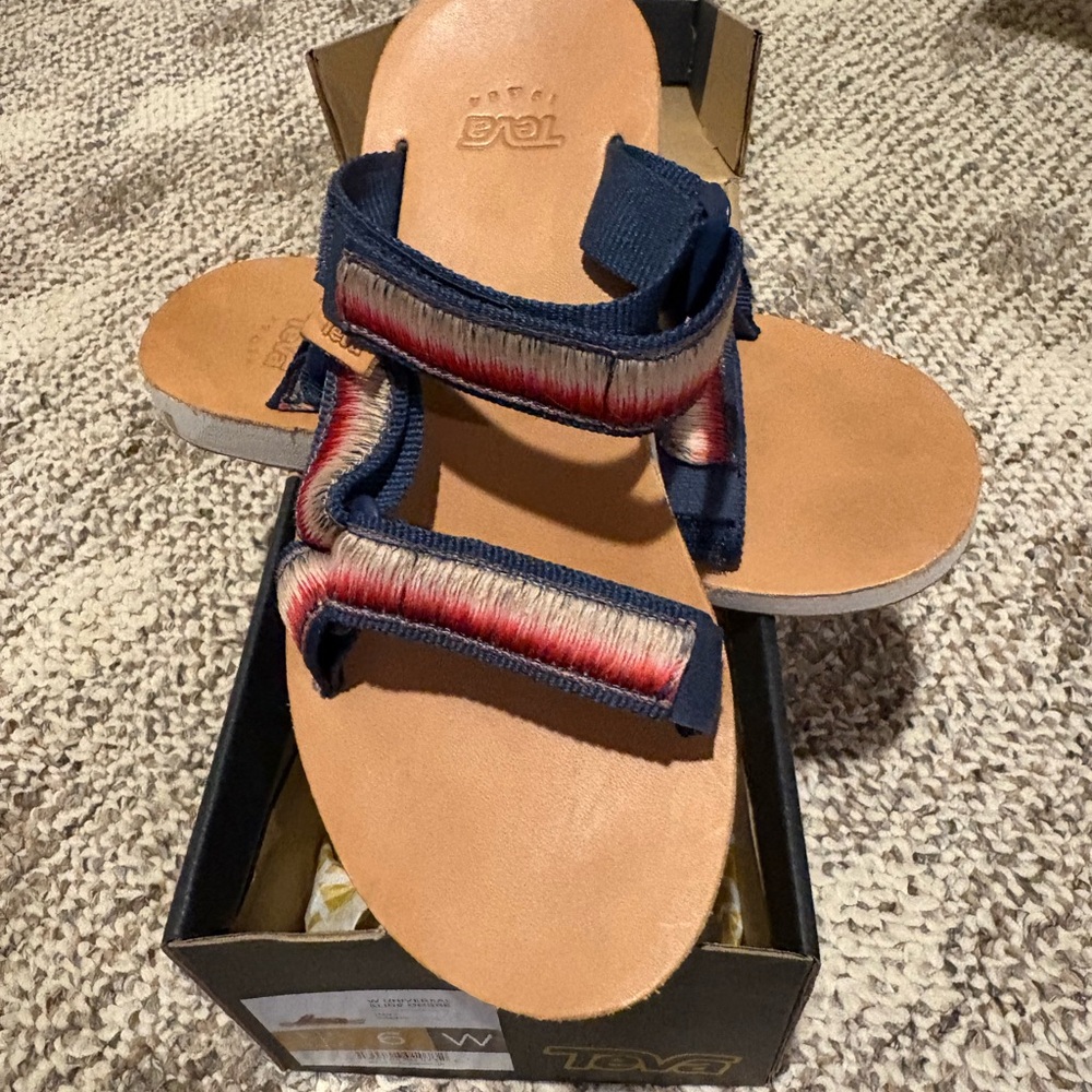Teva size 6 slide